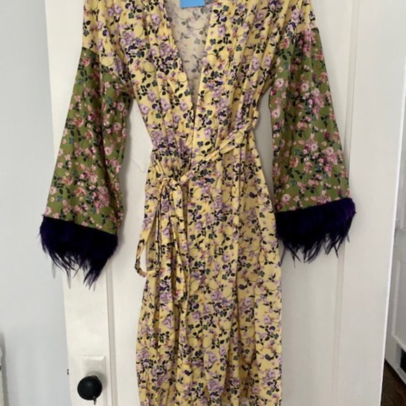 VALT Runway Robe - Picture 2 of 5